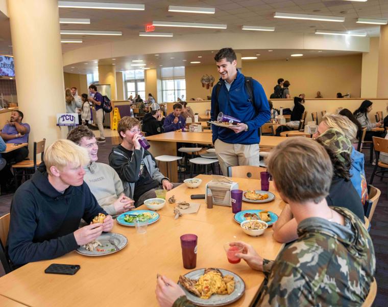 Students in Market Square enjoying a meal.